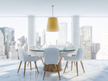 Bir mermer zemin, beyaz koltukları ile bir yuvarlak masa ve bir cityscape gökdelenler ile lüks yemek odası iç. 3D render