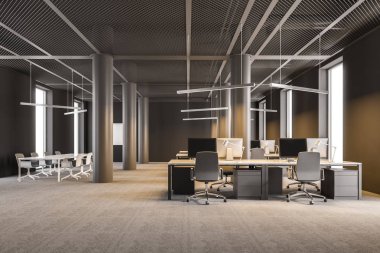 Kahverengi duvarlar, sütunlar ve satırlar ayakta Bilgisayar masaları ile modern bir danışmanlık şirketi ofis önden görünümü. Sanayi tarzı. Up 3D render sahte çatı