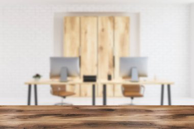 Beyaz tuğla İskandinav tarzı Ofis İşyeri Bilgisayar masaları ile. Bir ahşap kitaplık duvarın yanında. 3d render alay kadar bulanık