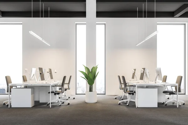 Seitenansicht Eines Modernen Büros Für Internationale Konzerne Mit Weißen Wänden — Stockfoto