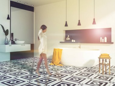 Banyo Köşe duvarlı, beyaz ve siyah kadın döşeli zemin, beyaz küvet ve lavabo. Şampuan ve kremleri ve büyük bir ayna ile siyah bir raf. 3D render sahte tonlu görüntü bulanık