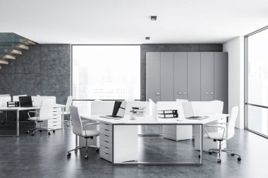 Beton ve beyaz duvarlar ofis iç bir beton zemin, çatı pencereleri ve beyaz bilgisayar masaları. 3D render alay