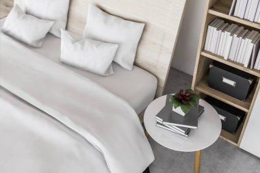 İskandinav tarzı yatak odası iç beyaz duvarları ve bir kitaplık ile beyaz bir çift kişilik yatak ile. Üstten görünüm 3d render alay