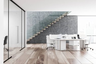 Beton ve beyaz duvarlar ofis iç ahşap zemin, çatı pencereleri, bir merdiven ve beyaz bilgisayar masaları. 3D render alay