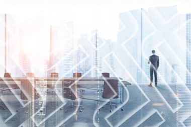 Arkadan Görünüş bir panoramik modern konferans oda ofis pencere içinde arayan bir işadamı. Bir labirent ön plan. Tonlu görüntü pozlama sahte katlayın