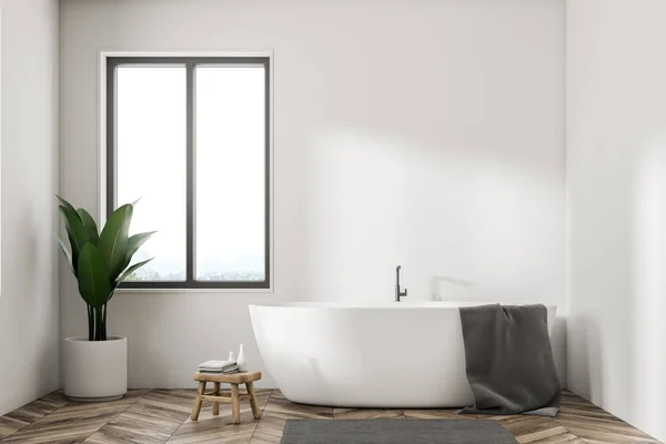 白色浴缸 上面挂着一条大灰毛巾 它站在白色的浴室里 里面有一层木地板 窗户在上面 角落里的盆栽植物 渲染模拟 — 图库照片