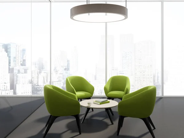 办公室候诊室内部设有全景窗口 灰色地板和四张明亮的绿色扶手椅 围绕着茶几 城市景观 渲染模拟 — 图库照片