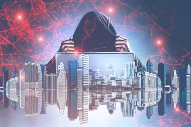 Tanınmayan genç hacker'ı olan diz üstü oturan bir siyah hoodie. Bir gece şehir arka plan. Gökyüzünde kırmızı parlayan ağ. Siber güvenlik kavramı. Çift tonlu görüntü pozlaması