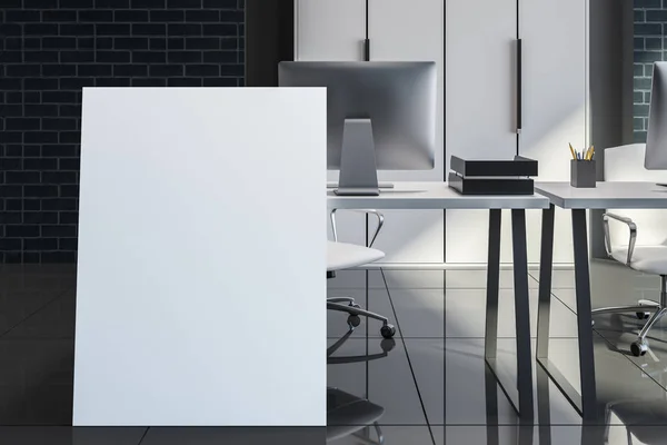 简约办公室内部有黑色砖墙 灰色瓷砖地板 电脑办公桌和一个高大的白色壁橱 渲染垂直模拟海报 — 图库照片