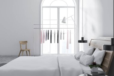 Beyaz duvarları, kiremitli bir zemin, bir giysi raf ve bir karyola başucu tablolarla İskandinav tarzı yatak odası. Yan görüntülemek 3d render sahte