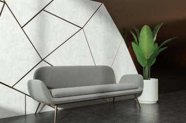 Beyaz ve kahverengi geometrik duvar bir beton zemin, bir sehpa yanında duran bir gri kanepe oturma odası iç desen ve tencereye bitki. Yan görüntülemek 3d render sahte