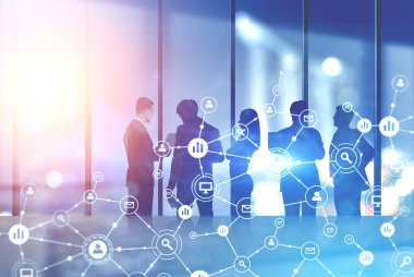 Strateji gece ofiste mavi parlayan üzerinde tartışırken iş ekip üyelerinin ağ simgeleri. Sürükleyici arabirimi Toned görüntü çift pozlama kadar sahte