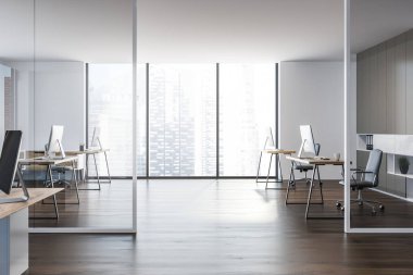 Modern Yöneticisi office iç ahşap zemin, beyaz duvarları, şık Bilgisayar masaları ve bir panoramik cityscape pencere ile yan görünüm. 3D render alay