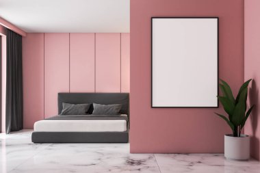 İç pembe panel duvarlar ile lüks yatak odası, bir halı ile bir beyaz mermer zemin ve gri kapaklı bir çift kişilik yatak. Dikey poster çerçeve 3d render kadar sahte