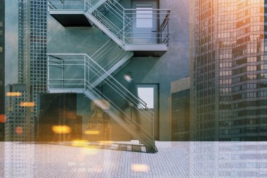 Modern bina dış koyu gri duvarlar, Gri kapı ve acil çıkış merdivenleri ile bu tırmanma bir işadamı ile. B planına ve yaratıcı düşünme kavramı. 3D render resim çift pozlama tonda