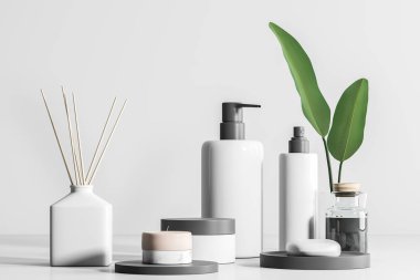 Beyaz sabun ve spa ürünleri içeren beyaz şişeler konteynırları taklit ediyor. Aroma beyaz masaya yapışıyor. Beyaz duvar arka planı. Rahatlama ve kendine bakım konsepti. 3d oluşturma