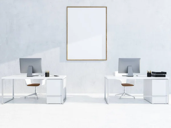 Modern Beyaz Ofis Beyaz Bilgisayar Masaları Panoramik Pencereli Bir Cityscape — Stok fotoğraf
