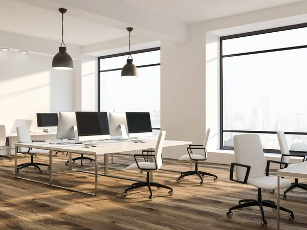 Büroinnenperspektive Mit Weißen Wänden Holzboden Loft Fenstern Und Reihen Von — Stockfoto