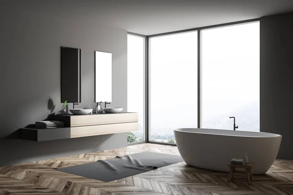 Elegante Bagno Grigio Interno Con Pavimento Legno Tappeto Grigio Finestra — Foto Stock