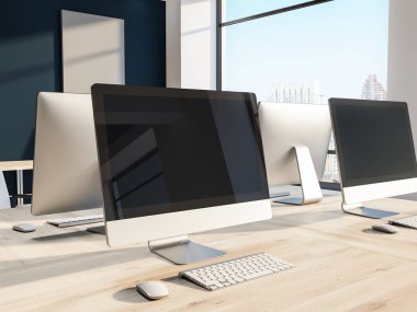 Siyah bilgisayar ekranları siyah arka planda gri ofis veya bilgisayar laboratuarı tablolarla sahte resimler duvar. 3D render