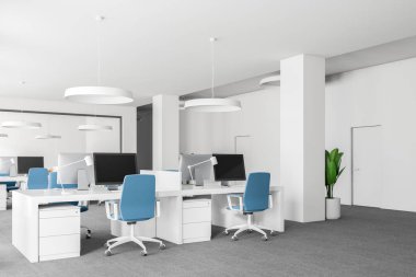 Alan office köşe beyaz duvarlar ile açın, halı zemin, çatı windows ve bilgisayar tabloları mavi sandalye ile satırları. 3D render alay