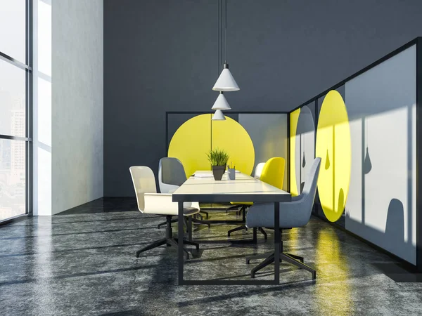 コンクリートの床 ロフトの窓 椅子や鉢植えの植物と長いテーブルと幾何学的な壁パターン会議室の側面図です レンダリング コピー スペース — ストック写真