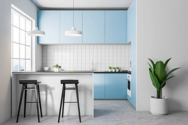 白いタイルのキッチンにはコンクリートの床 大きな窓 青のカウンター トップのフロント ビュー 椅子のあるバー レンダリング コピー スペース — ストック写真