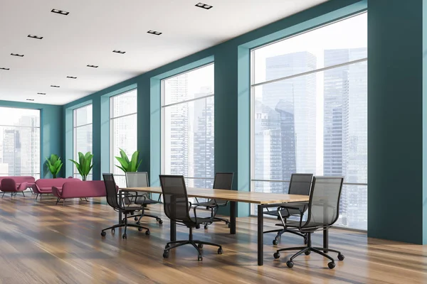 Elegante Sala Conferencias Interior Con Paredes Verdes Mesa Madera Sillas —  Fotos de Stock