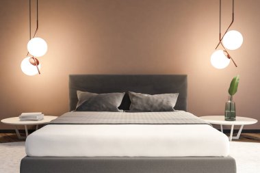 İki başucu masaları ve şık lambalar ile minimalist yatak odası iç bej duvarlı, ahşap zemin ve bir kral yatak. 3D render kopya alanı