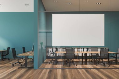 İç açık plan Office yeşil duvarlar, ahşap zemin, ahşap Bilgisayar masaları ve cam duvar konferans salonu ile. 3D render yatay poster kadar sahte