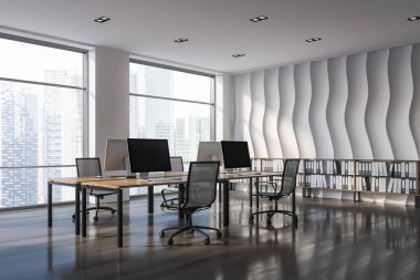 Açık plan office köşe dalga desen duvar, ahşap zemin, sandalye ve raf onlara klasörlerle ile bilgisayar tabloları satırları. 3D render