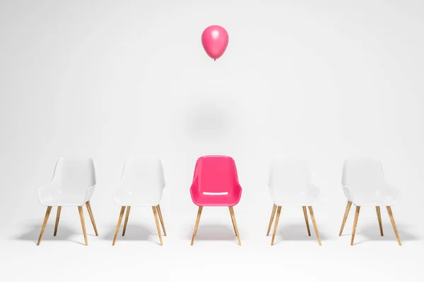 Rangée Chaises Blanches Avec Une Chaise Rose Ballon Dessus Concept — Photo