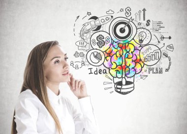 Yan görünüm iş meydan düşünmeye beyaz gömlek giymiş uzun sarı saçlar ile genç işkadını esin kaynağı oldu. Beton duvar arka plan iş fikir simgeleri ile.