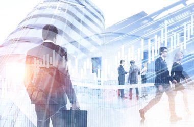 Çeşitli iş ekip üyeleri ayakta cityscape bakcground iletişim. Forex grafikleri ön plan. Borsa kavramı. Çift tonlu görüntü pozlaması