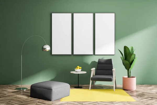 Grüne Wohnzimmereinrichtung Mit Holzboden Grauen Sesseln Und Rundem Couchtisch Mit — Stockfoto