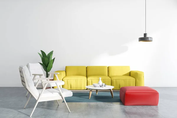 Interior Branco Sala Estar Com Piso Concreto Sofá Amarelo Poltronas — Fotografia de Stock