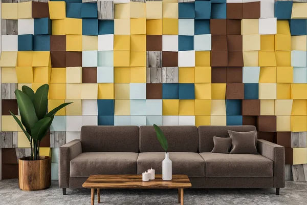 Azulejos Coloridos Parede Sala Estar Interior Com Piso Concreto Sofá — Fotografia de Stock