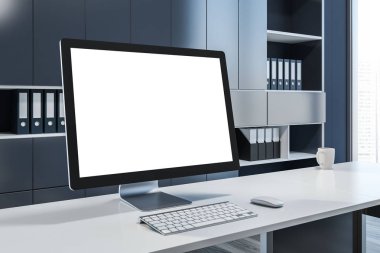 Bilgisayar ekran ayakta içinde yazıhane ile koyu gri duvarlar ve beyaz tablo sahte. Reklam ve pazarlama kavramı. 3D render
