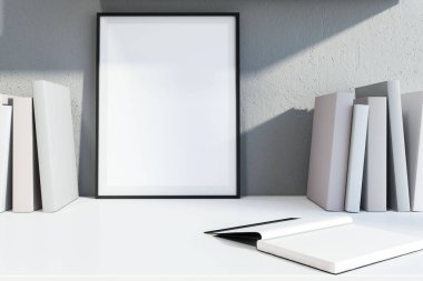 Kitaplık boş kitap kapakları ve poster çerçeve ışık gri duvara yaslanmış kadar dikey sahte. Reklam ve pazarlama kavramı. 3D render