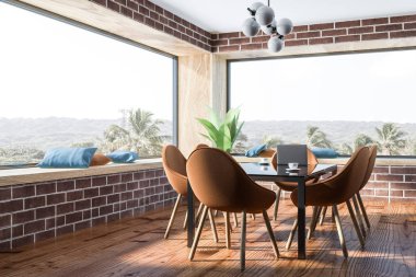 Tuğla duvarlar, ahşap zemin, tropik manzaralı panoramik pencerelere ve kahverengi sandalye ile siyah tablo ile modern yemek odası iç. 3D render