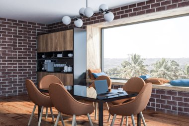 Köşe tuğla duvarlar, ahşap zemin, tropik manzaralı panoramik pencerelere ve kahverengi sandalye ile siyah tablo ile modern yemek odası. Köşedeki dolapta. 3D render