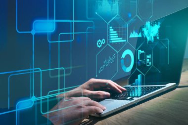 Ofiste dizüstü klavye üzerinde işadamı elleri. Sürükleyici infographics arabirimi ön plan. Tonlu görüntü çift pozlama. Nasa tarafından döşenmiş bu görüntü unsurları