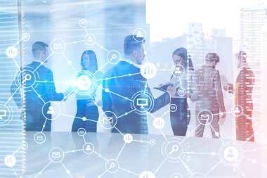 Cityscape arka plan üzerinde iş ile birlikte ayakta çalışma iş ekip üyeleri arabirimi ön plan plan. Çift tonlu görüntü pozlaması