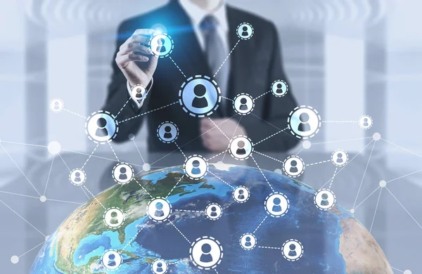 Unerkennbarer Mann Amt Mit Erde Hologramm Und Globalem Menschen Netzwerk — Stockfoto