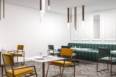 Beyaz duvarları, ahşap zemin ve uzun yeşil kanepe dikdörtgen tablolar yakınındaki yeşil sandalye ile modern restoran köşesinde. Sarı sandalye ve kare masa. 3D render