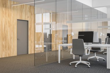 Açık alan Office beyaz duvarlı yakın çekim, halı zemin, bilgisayar tabloları satırları ve kapalı kapılar ahşap duvar sırasının. 3D render