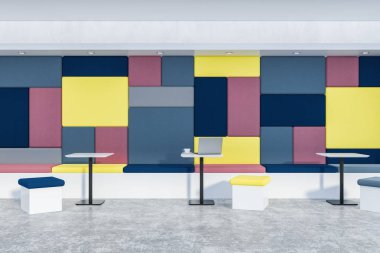 Beyaz duvarlar, beton zemin, sarı ve kırmızı kanepe ve mavi ve sarı sandalye ile beyaz kare tablo satır ile modern café iç. 3D render