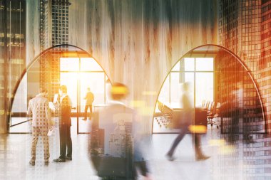 Müdür ofis ve toplantı salonu ile gri ve ahşap duvarlar ve kemerli kapılar. İki bilgisayar masaları ve uzun toplantı masası kahverengi sandalye ile. Lobi erkeklerde. Çift tonlu görüntü pozlaması bulanıklık