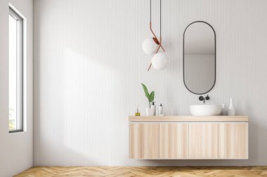 Modern banyo beyaz duvarlar, ahşap zemin, ahşap tezgah üzerinde beyaz lavabo duran ve dar ayna asılı üstündeki iç. 3D render