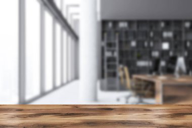 Şirket ofisi ile gri duvarlar, bir sütun, kahverengi sandalye ve kitaplık ile ağıl ve bir merdiven ahşap bilgisayar tabloyla iç. 3d render bulanık